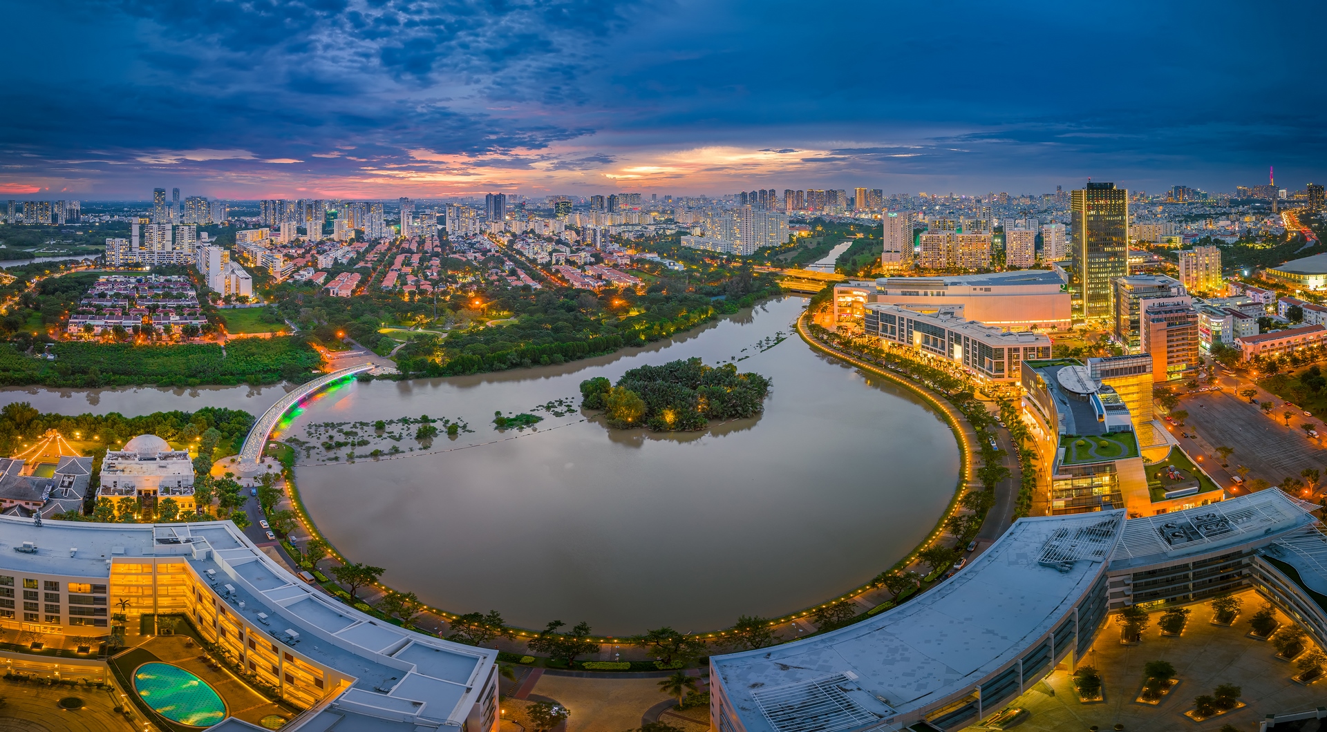 Phú Mỹ Hưng là chủ đầu tư đã kiến tạo nên khu đô thị Phú Mỹ Hưng nổi tiếng tại Quận 7, TP Hồ Chí Minh